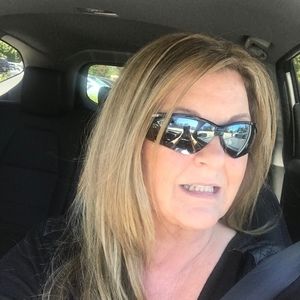 Meet your Posher, Debbra